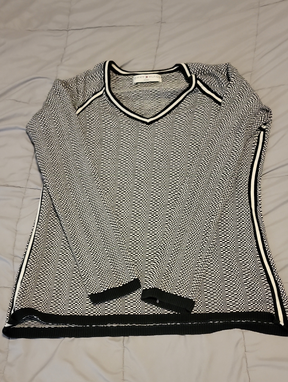 Tommy Hilfiger Black & White Textured V-Neck Sweater